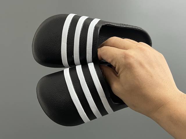 A家新款包头儿童拖鞋 Size:：24-35码 经典Ad儿童拖鞋 一体成型超轻工艺 好穿又好打理