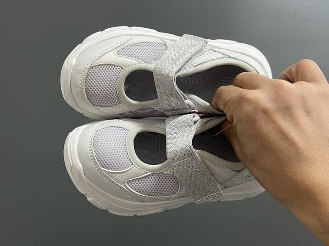 Nb K2202儿童魔术贴凉鞋22-37码 韩范儿的K2202玛丽珍凉鞋镂空魔术贴设计，透气舒适上脚敲可爱