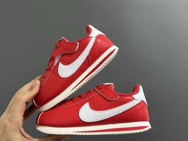 Nk新款专 G 版阿甘二代魔术贴松紧带儿童运动鞋 Size：22-37码 经典阿甘二代 升级版魔术贴松紧带设计 优质面料，质感满满 原装耐磨防滑大底，脚感不言而