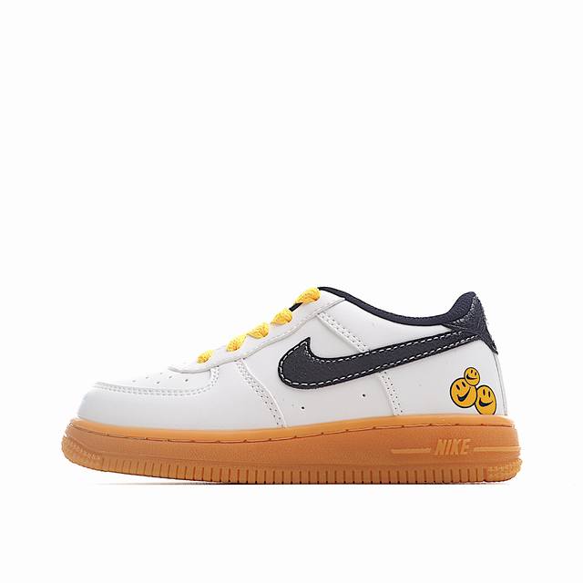 Nike Force 1 Low空军一号低帮儿童板鞋 Air Force 1于1982年推出，由Nike公 司的传奇设计师Bruce Kilgore设计，他摒弃