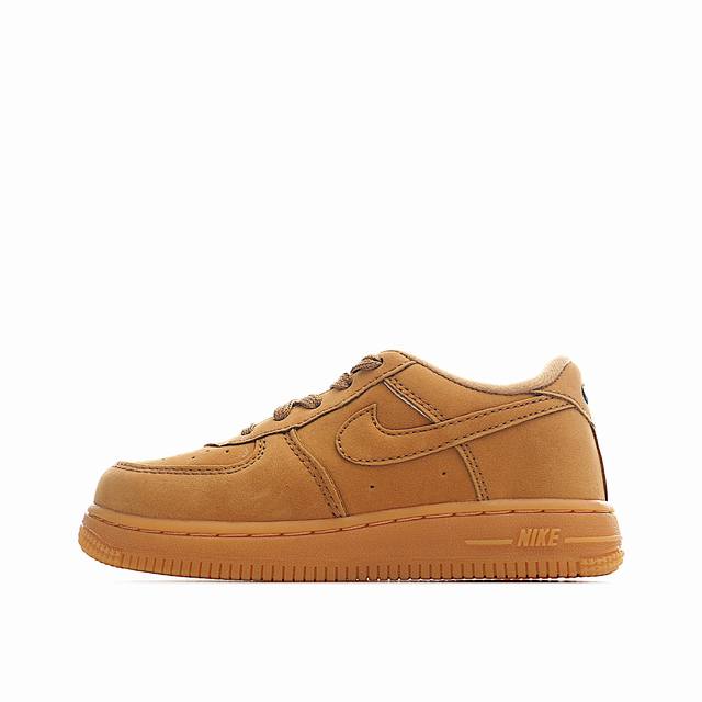 Nike Force 1 Low空军一号低帮儿童板鞋 Air Force 1于1982年推出，由Nike公 司的传奇设计师Bruce Kilgore设计，他摒弃