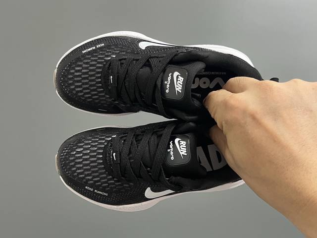 Nk 新款迈柔Vomero 18儿童亲子缓震运动鞋 Size：26-35码，成人36-44码 专柜同步新款 网面拼接、透气舒适 橡胶耐磨防滑大底，脚感超赞 亲子