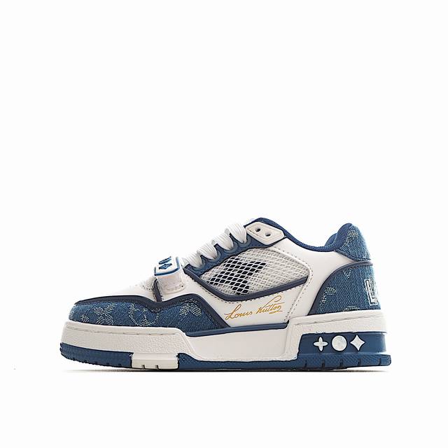 Lv儿童时尚系带魔术贴板鞋 受复古篮球鞋的启发，Virgil Abloh 为 L V此次取材字母组合压纹小牛皮。作为鞋收集的图标的个性发光。由会标牛仔布和魔术贴