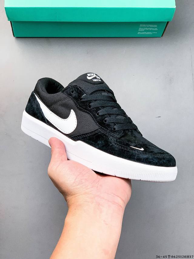 耐克Nike Sb Force 58是一款将前沿创新带入街头的单品，它具有硫化杯底，具有出色的耐用性和灵活性。使用帆布和绒面革，在饰面上放置通风口，它自始至终都