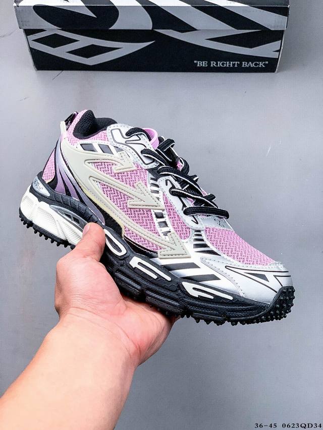 Off-White 男女同款Ow Be Right Back休闲运动鞋 新款 Be Right Back 运动鞋将跑步美学融入日常造型。这款运动鞋由网眼布和合成