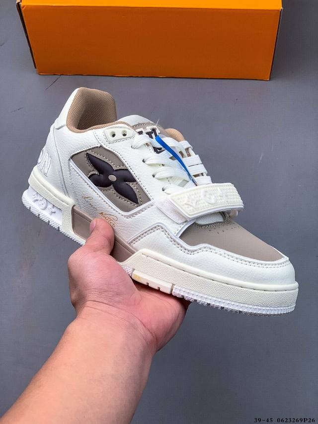 路易威登 Louis Vuitton Lv路易威登板鞋 乘风破浪的姐姐争先种草款,舒适透明底和百搭性霸屏整个时尚娱乐圈，正品1:1套楦复刻，细节调整完美主义！鞋