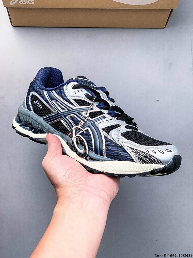 千禧风再度拿捏！Asics 亚瑟士 Gel-Nimbus 10.1 以复古科技加之先锋设计完整诠释千禧美学，重新定义高级穿搭。不论是千禧辣妹还是高级时装，抑或是