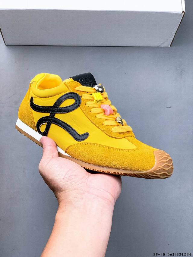 Loewe罗意威 Ballet Runner 小牛皮 圆头系带 低帮 生活休闲鞋 罗意威全新版大头运动鞋Ballet Runner ，以其独特的设计和舒适度赢得