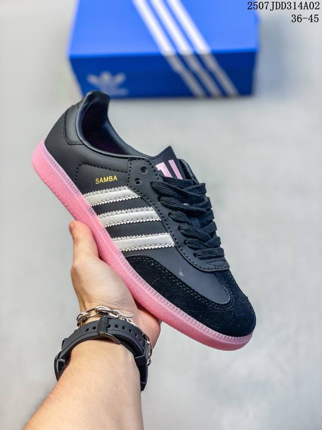 真标Adidas Handball Spezial 阿迪达斯经典款 复古休闲板鞋 全鞋采用反毛皮制作 牛筋耐磨大底 承载青春情怀的板鞋 经典三条杠装饰鞋侧 品牌