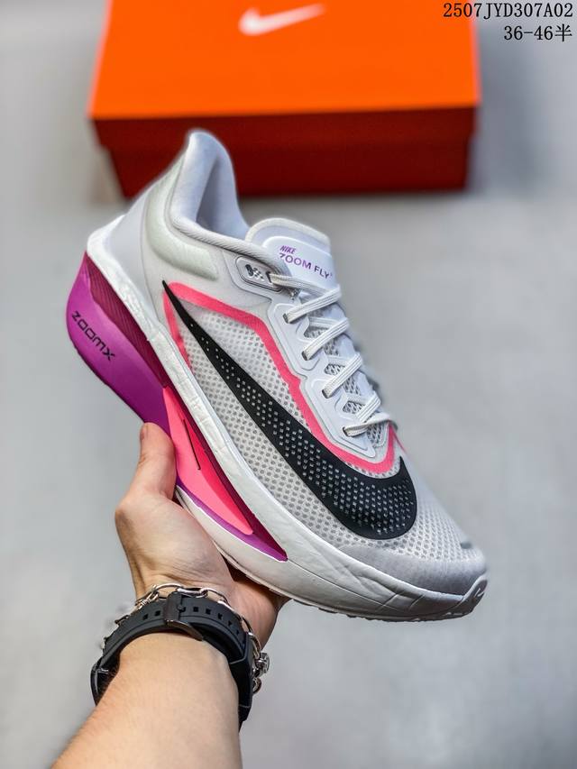 公司级 Nike耐克Zoom Fly 6 马拉松碳板米黑跑步鞋男女同款运动鞋Fn8455-001春新款Zoom Fly 6 Prm缓震轻便跑步鞋。这款鞋在继承了