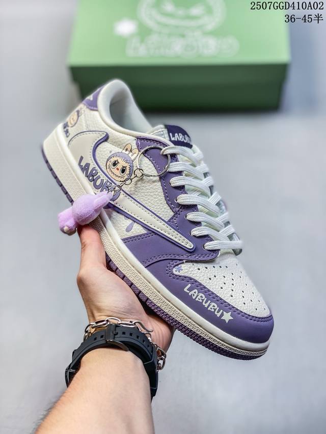 公司级 时尚元素X Jordan Air Jordan Low 倒勾 “Labubu联名''，梦幻紫白配色，融合了Travis Scott 独特的潮流风格，个性