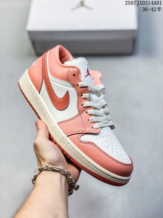公司级Nike Air Jordan 1 Low Aj1乔1低帮休闲板鞋 同步官方配色 头层皮打造 正确满胶鞋垫 四线拉帮 原厂织唛标 鞋舌高弹海绵填充 官方货