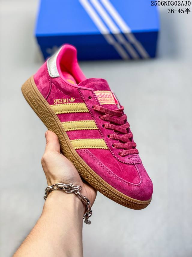 性价比版本Ad Handball Spezial 复古休闲板鞋 #全鞋采用反毛皮制作 牛筋耐磨大底 承载青春情怀的板鞋 经典三条杠装饰鞋侧 品牌辨识度清晰 货号