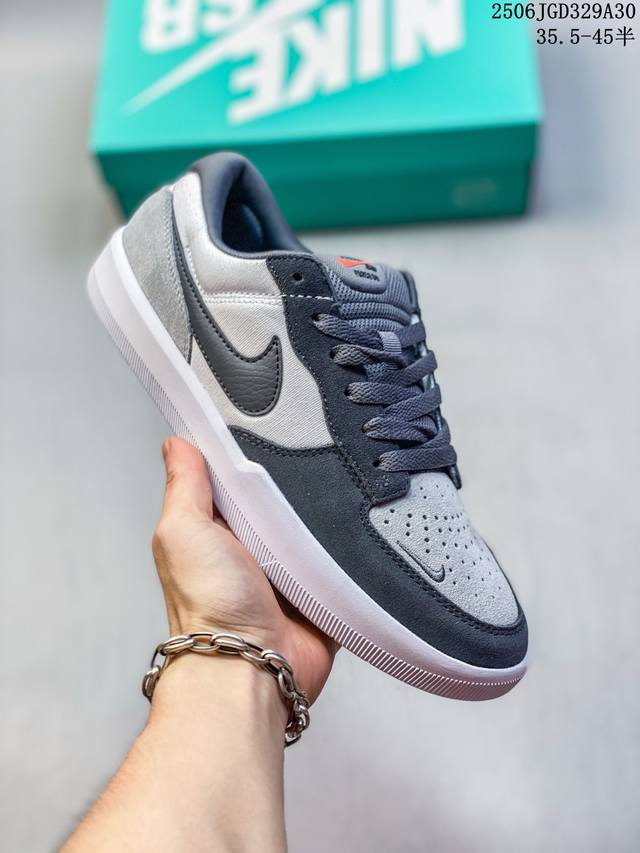 Nike Sb Force 58 Fs全系陆续出货 硫化杯底 原楦版型 独家私模 融入打孔设计 独家独立真半码 35.5起 帆布和麂皮绒面制成 浓浓复古年而不腻