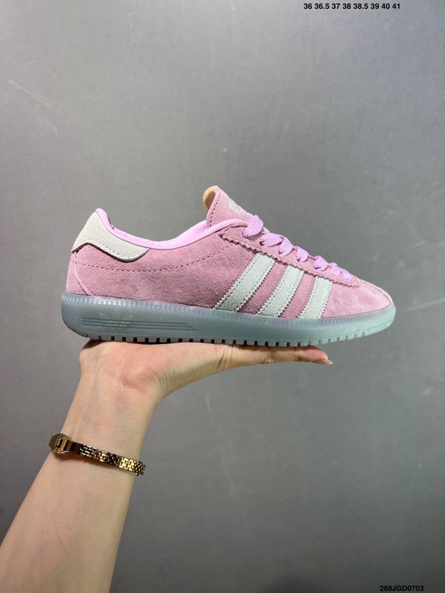 Adidas Originals Brmd W 复古单品 系列复古运动板鞋 鞋身以细腻的绒面麂皮包裹 保证优秀质感的同时 上脚体验应该也会相当不错 货号：Jh9