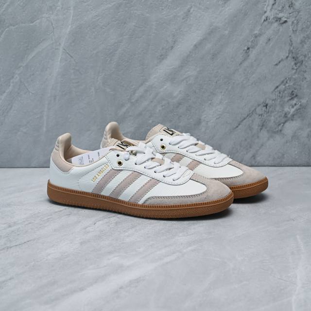 神版特价 Adidas Originals Samba Og 防滑 耐磨 低帮 板鞋 男女同款 简约大方的造型设计，给人以随性休闲的时尚格调，穿着舒适轻便，运动