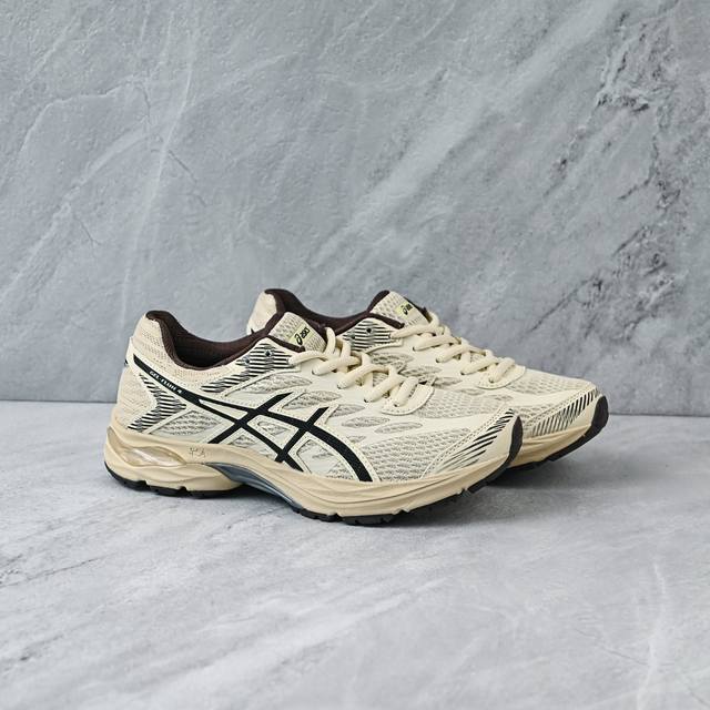 B版亚瑟士 Asics Gel-Fiux4 白棕 亚瑟士减震防滑运动跑步鞋 鞋款采用亚瑟士Amplifoam科技，为运动中带来回弾性和轻量性感受。工程网眼鞋面提