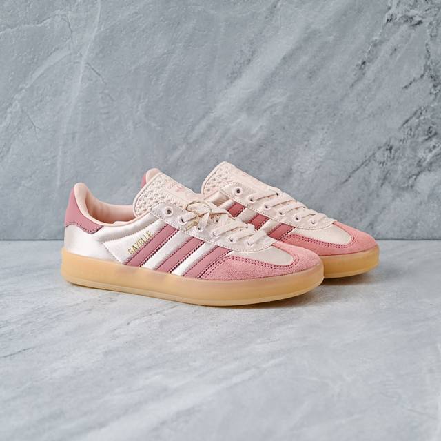 神版特价 Adidas Originals Gazelle Indoor 复古单品 自1960年代发售以来，“Gazelle”系列凭借其古典复古魅力，一直备受喜