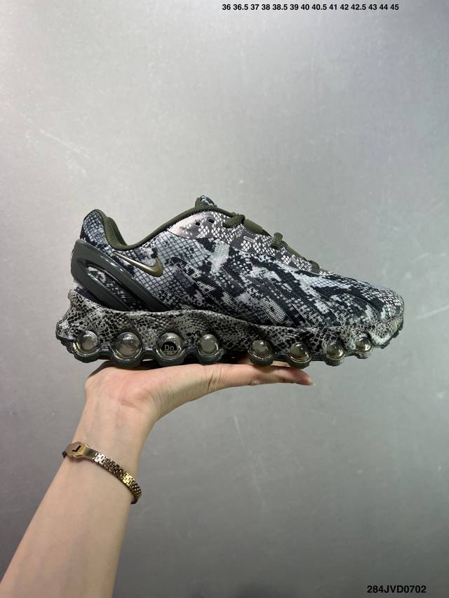 公司级Nike Air Max Dn8 全掌科技气垫 缓震运动跑鞋 Dn8的核心亮点在于其八腔气垫结构 根据不同部位设定的气压值专为行走设计 提供卓越的舒适感