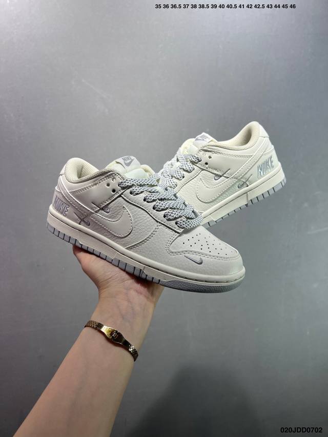 特价Nike Dunk Sb Low 定制配色 定制Dunk Sb顾名思义，具有经典的Dunk血缘，又注入了更多的时尚元素。相较于普通的Dunk滑板鞋，改良版的