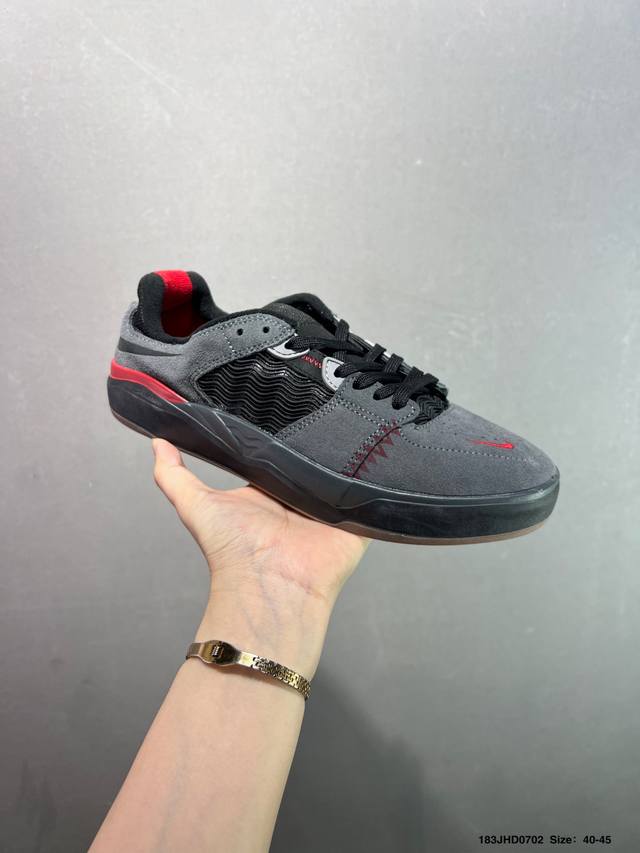真标Nike 耐克夏季新款Sb Nyjah Free 2男低帮板鞋 男滑板鞋焕新升级前代设计，彰显出众魅力。设计灵感源自经典 Nike Air Zoom Spi