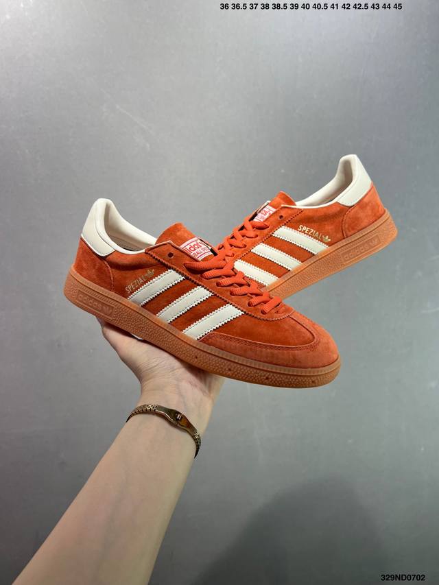 性价比版本Ad Handball Spezial 复古休闲板鞋 #全鞋采用反毛皮制作 牛筋耐磨大底 承载青春情怀的板鞋 经典三条杠装饰鞋侧 品牌辨识度清晰 货号