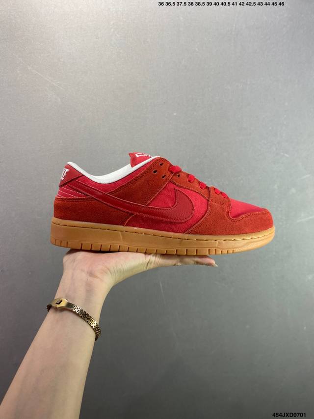 真标耐克 Nike Sb Zoom Dunk Low 滑板鞋 Sb系列经典百搭休闲运动板鞋 加厚鞋舌的填充，使舒适性大大提升，同时也更方便穿脱中底部分则加入了脚