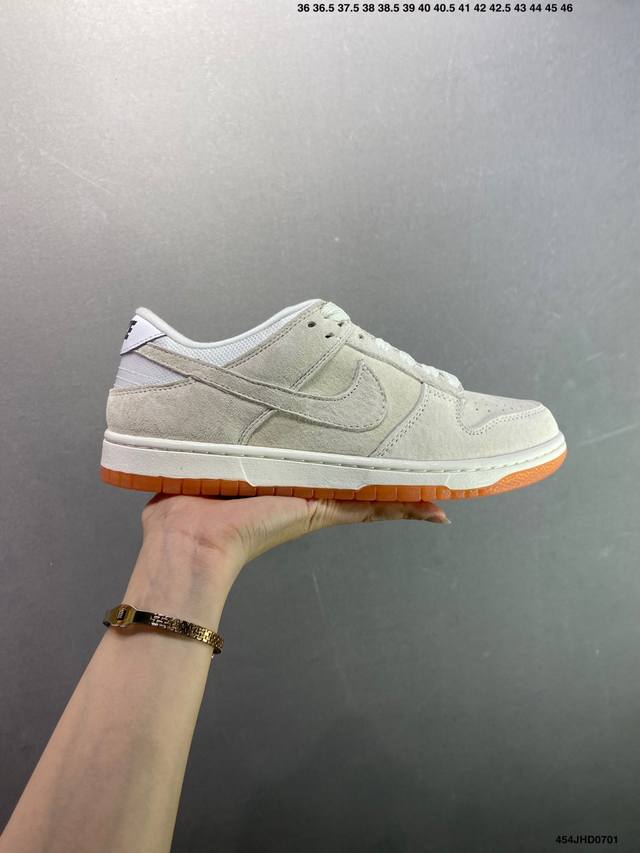 真标耐克 Nike Sb Zoom Dunk Low 滑板鞋 Sb系列经典百搭休闲运动板鞋 加厚鞋舌的填充，使舒适性大大提升，同时也更方便穿脱中底部分则加入了脚