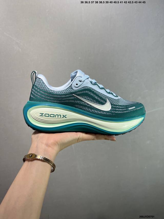 公司级Nk Air Zoom Vomero Plus轻便舒适公路跑步鞋 Hm6803-001 质感柔软 弹力充沛 助力一路畅跑 乐享不停 厚实泡绵缔造舒适的回弹
