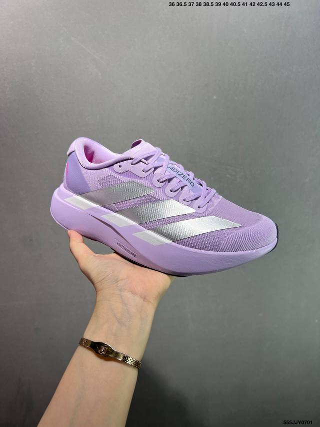 Ad Adizero Evo Sl M 阿迪超轻透气缓震跑鞋 以令人难以置信的138克重量，刷新了跑鞋轻量化的记录，阿迪在材料科学和工艺技术上的深厚积累。 全新
