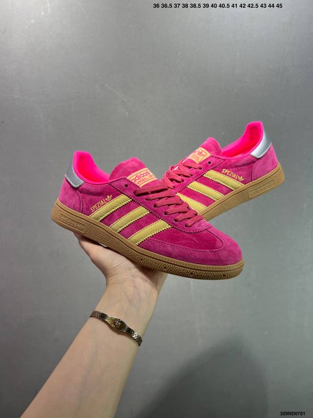 性价比版本Ad Originals Handball Spzl 手球运动员系列百搭休闲运动板鞋 Bd7617 这款来自阿迪达斯的这款Handball Spzl前