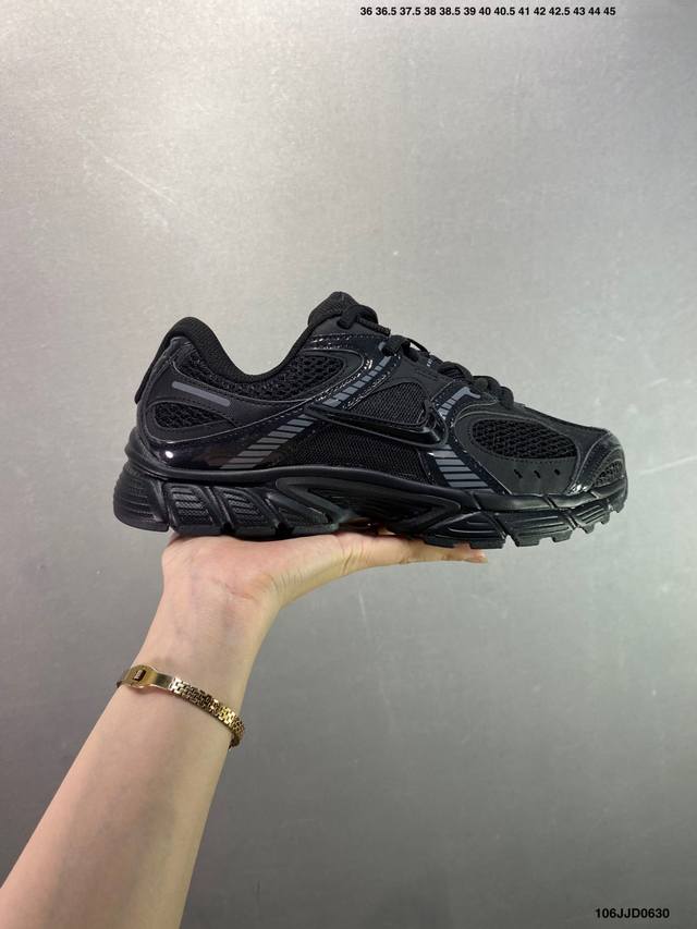 Nk V5 Rnr 舒适百搭防滑耐磨低帮跑步鞋 舒适有型适合日常穿着 该鞋款延续千禧年经典设计搭载泡绵中底 厚实而轻盈匠心细节巧搭立体耐克勾标志焕新演绎复古跑鞋