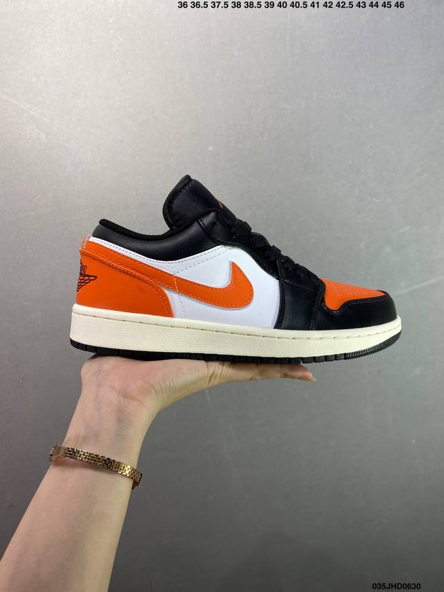公司级Nike Air Jordan 1 Low Aj1乔1低帮休闲板鞋 同步官方配色 原档冲孔鞋头 四线拉帮 鞋舌高弹海绵填充 官方货号:553558 113