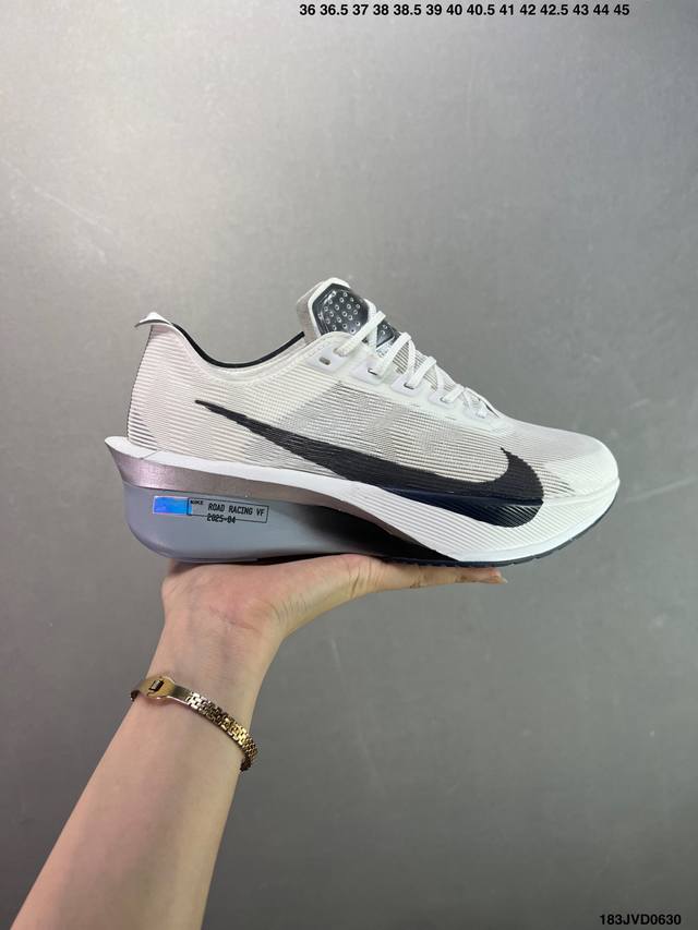 公司级Nike Zoomx Vaporfly Next% 4耐克 轻量化 网面透气运动鞋 这款新一代最强跑鞋在鞋面和鞋底都进行了全方位升级鞋面使用了全新 Vap
