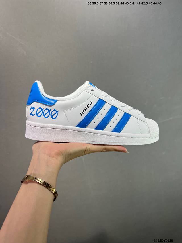Ad Originals Superstar 经典复古贝壳头板鞋 If1585 诞生于1969年 是第一双将全皮面鞋 身与橡胶鞋头结合在一起的低帮篮球鞋 Sup