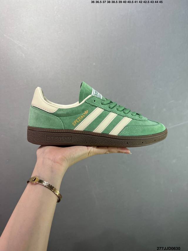 真标Adidas Handball Spezial 官方正确版本 阿迪达斯经典款 复古休闲板鞋 全鞋采用反毛皮制作 牛筋耐磨大底 承载青春情怀的板鞋 经典三条杠