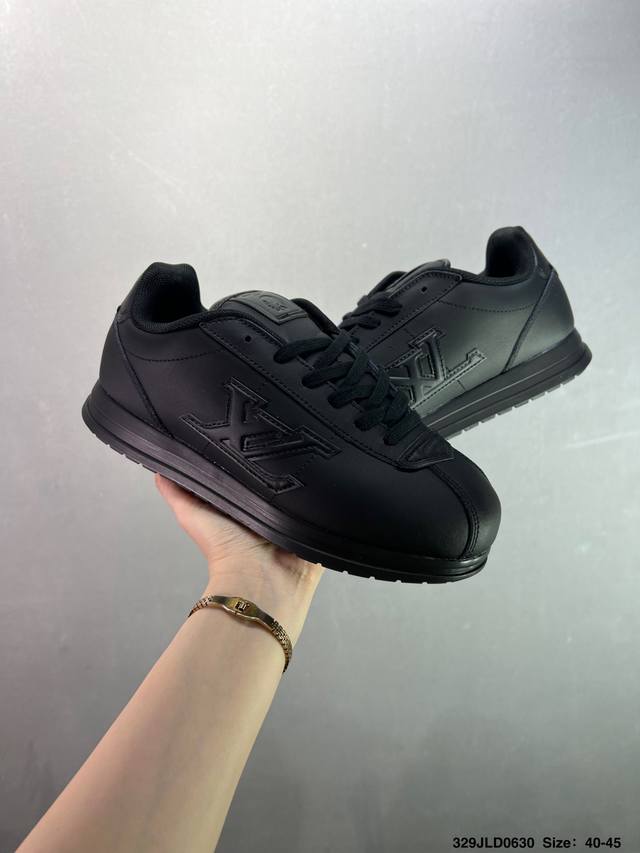 路易威登 Louis Vuitton Lv路易威登板鞋 新款 Lv Trainer最新配色运动鞋 L家 篮球鞋风格运动鞋 该鞋由艺术总监 Virgil Ablo