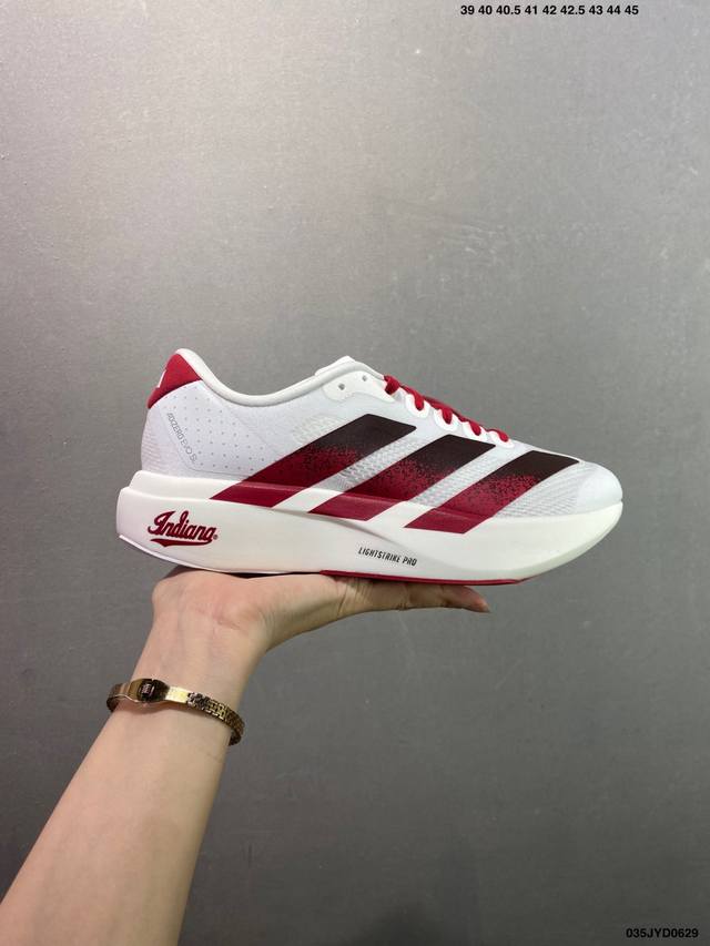 公司级Adidas Adizero Evo Sl M 阿迪超轻透气缓震跑鞋 整体外观造型与Adizero Adios Pro Evo 1非常相似 中底配置方面搭