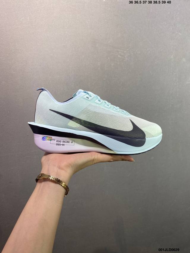 公司级Nike Zoomx Vaporfly Next% 4耐克 轻量化 网面透气运动鞋 这款新一代最强跑鞋在鞋面和鞋底都进行了全方位升级鞋面使用了全新 Vap