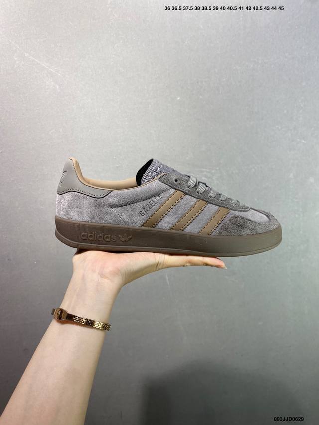 Adidas Originals Gazelle Indoor 三叶草休闲防滑耐磨低帮板鞋 鞋头出色设计 塑就出众贴合感 稳固的后跟贴合足部曲线设计 软弹舒适