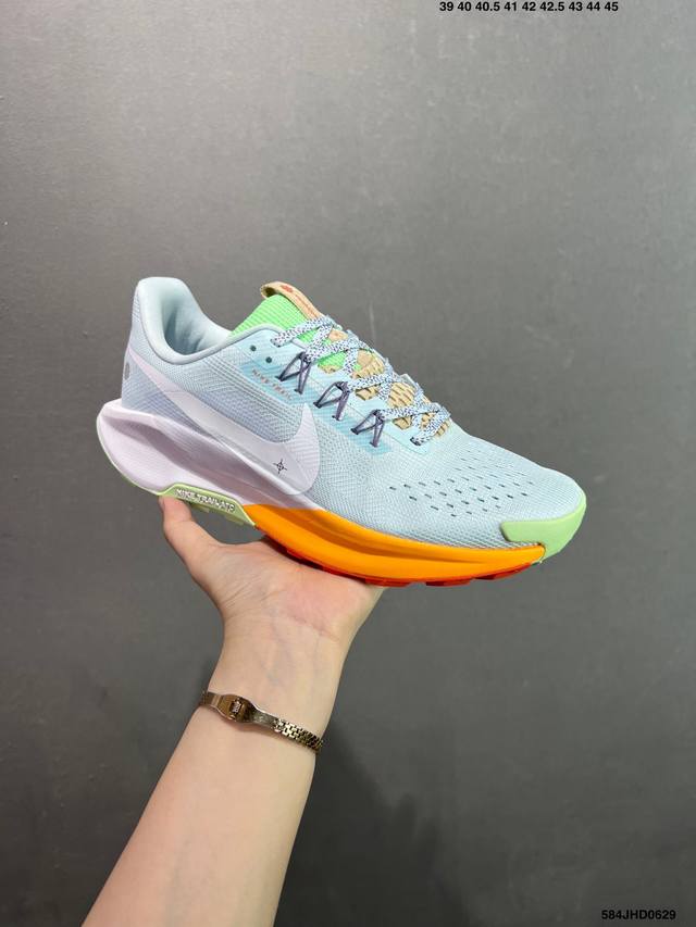 公司级Nike Reactx Pegasus Trail 5 Next Nature 越野跑步鞋 登月兼顾迅疾外观和稳固脚感 后跟覆面和中足动态支撑巧妙融合 缔