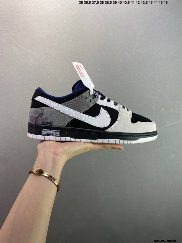 公司级Nike Dunk Sb 陨石 荒漠废土 灰黑 此款以简约大方的造型设计，给人以随性休闲的时尚格调，穿着舒适轻便，运动灵活自如，满足日常个性穿搭。 货号: