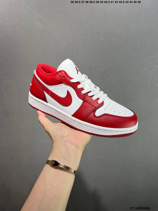 公司级Nike Air Jordan 1 Low Aj1乔1低帮休闲板鞋 同步官方配色 原档冲孔鞋头 四线拉帮 鞋舌高弹海绵填充 官方货号:553558 113