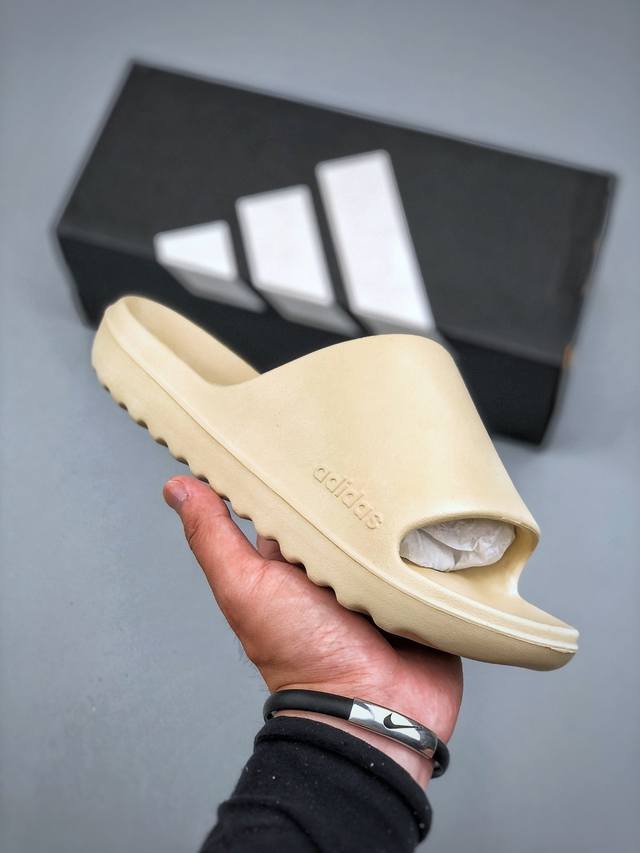 Adidas Lumia Adilette 潮流 防滑防磨一字拖鞋 男女同款 阿迪拖鞋货号：Jp124 尺码：40-45