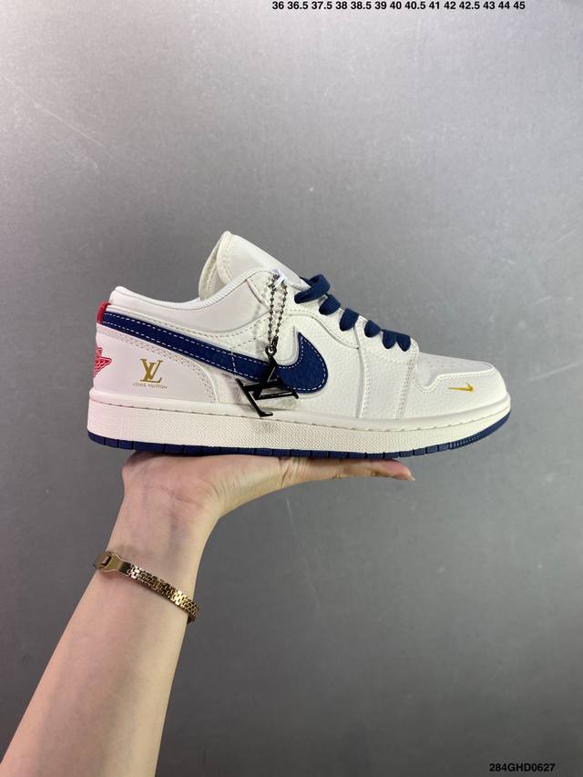 公司级Air Jordan 1 Low Og ”高端定制“ 大厂纯原工艺 原楦原纸板 原厂头层皮料 铸造最完美鞋型 一眼区别任何市售土肥圆版本 中底 背胶 皮料