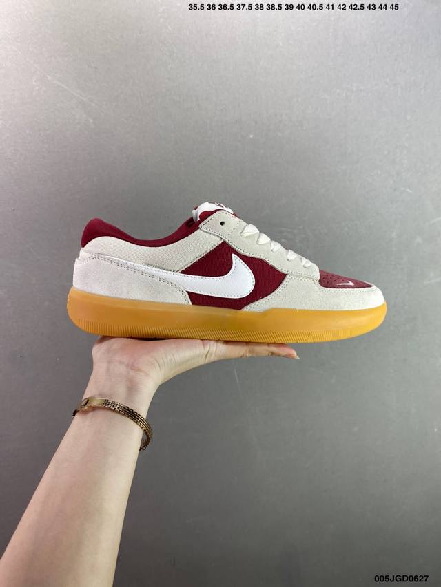 Nike Sb Force 58 百搭单品 是一款将前沿创新带入街头的单品，它具有硫化杯底，具有出色的耐用性和灵活性。使用帆布和绒面革，在饰面上放置通风口，它自