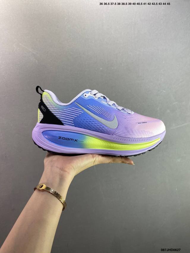 公司级Nk Air Zoom Vomero 18 轻便舒适公路跑步鞋 Hm6803-001 质感柔软 弹力充沛 助力一路畅跑 乐享不停 厚实泡绵缔造舒适的回弹效