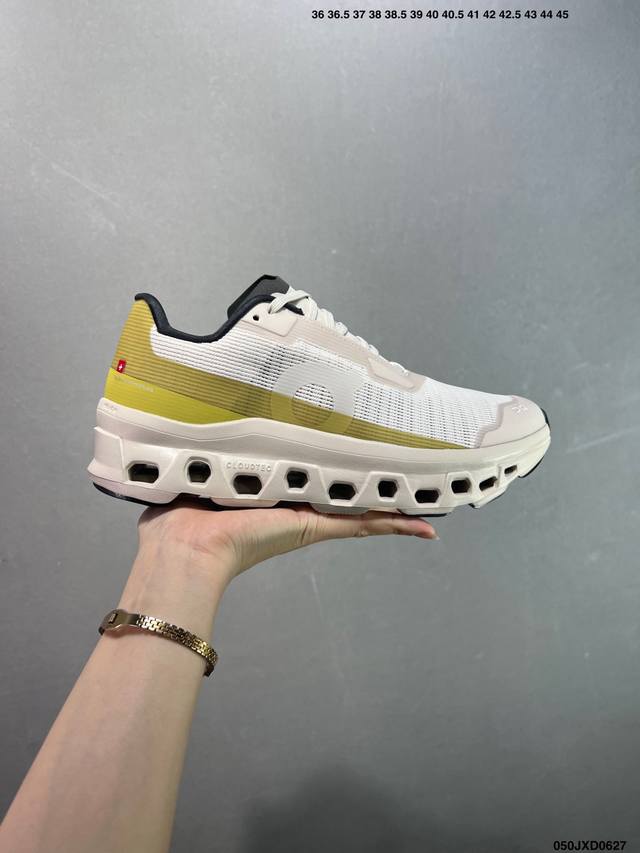 On昂跑 Cloud 低帮轻量舒适多功能休闲运动鞋 采用工程飞织网布组合再生聚酯纤维鞋面材质搭载独家隐藏速度中板 镂空Cloudtec科技 泡棉缓震中底 黑科技