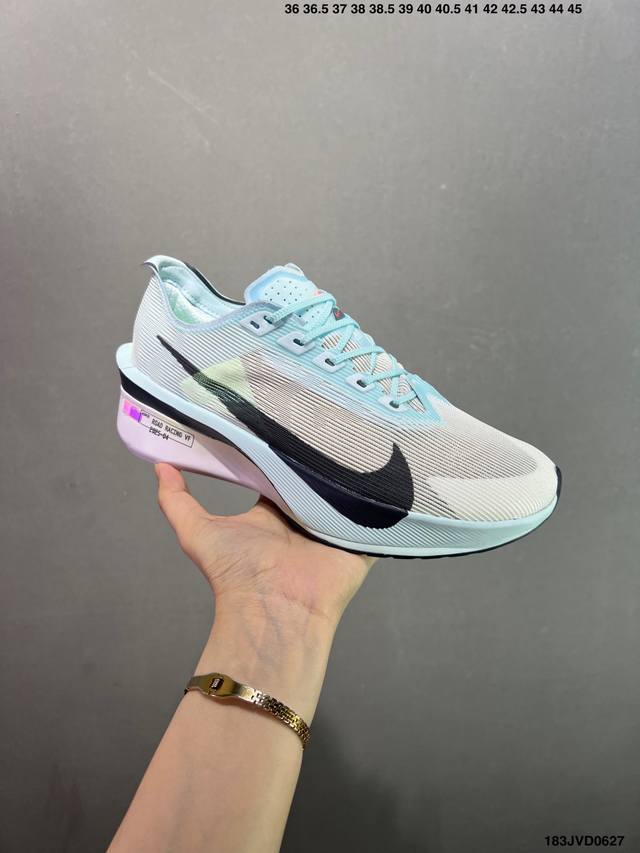 公司级Nike Zoomx Vaporfly Next% 4耐克 轻量化 网面透气运动鞋 这款新一代最强跑鞋在鞋面和鞋底都进行了全方位升级鞋面使用了全新 Vap