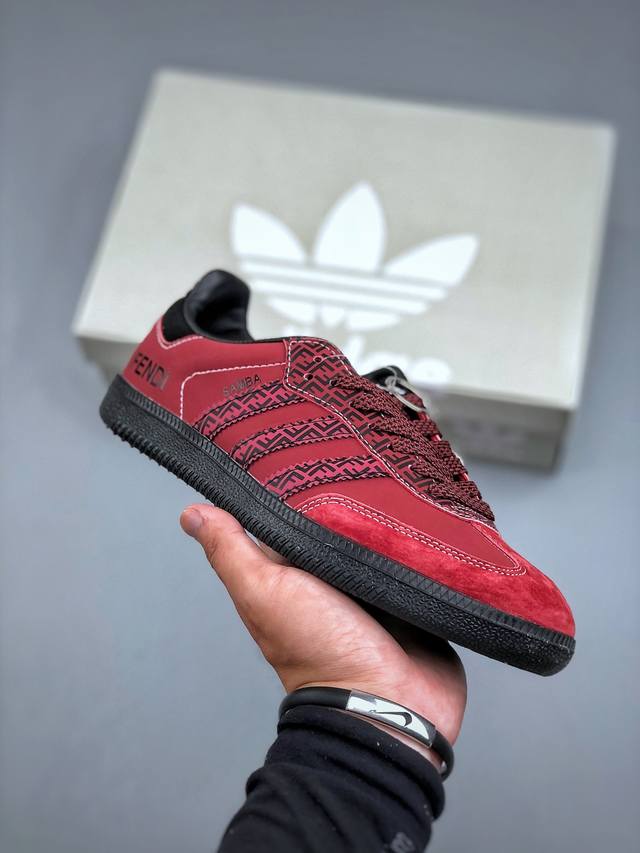 C版 Adidas Samba Og 德训鞋 高端定制桑巴系列 大厂纯原品质出货 超高清洁度 细节完美 舒适百搭 低帮休闲板鞋 货号：Xr0007 尺码：36-